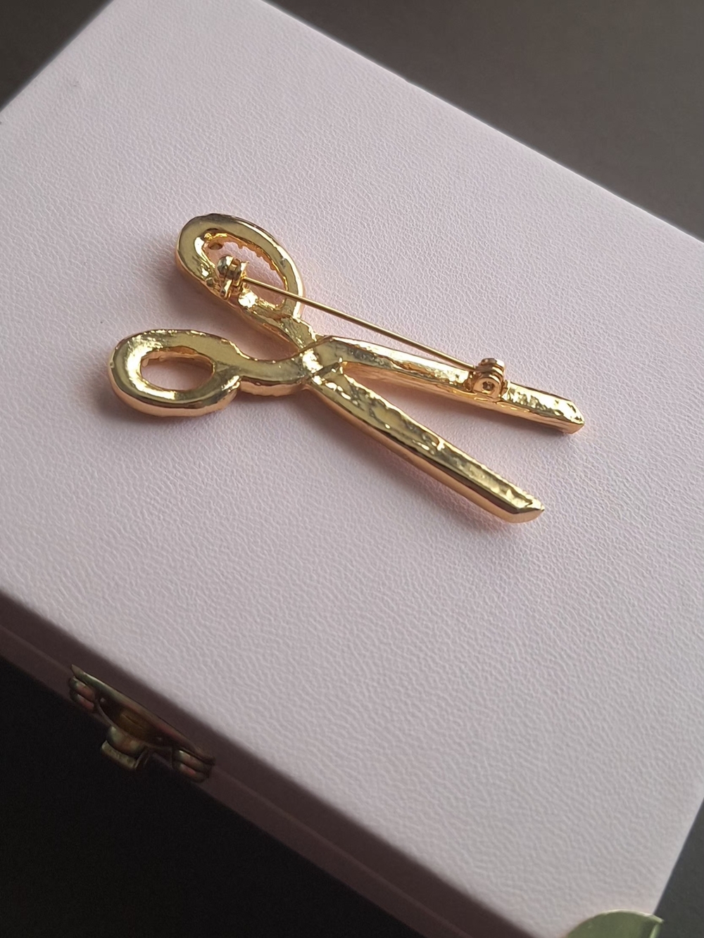 2" Vintage Gold Scissor Brooch with Clear Rhinestones Round Baguette - Picture 5 of 10